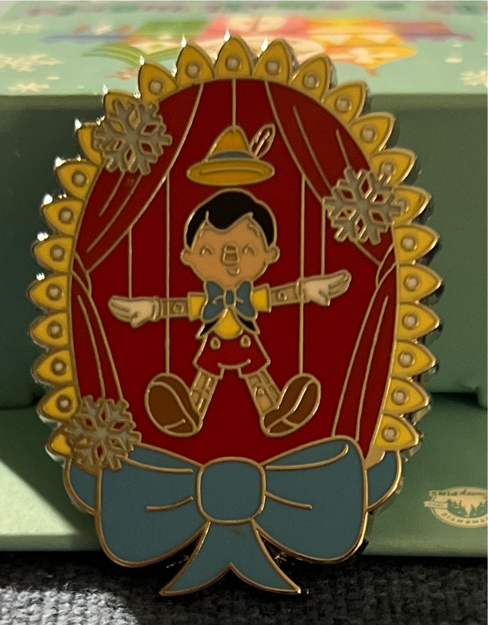 It’s a Small World Holiday Mystery Pin Set - Disney Pin pin collectible [Barcode 400945415608] - Main Image 3