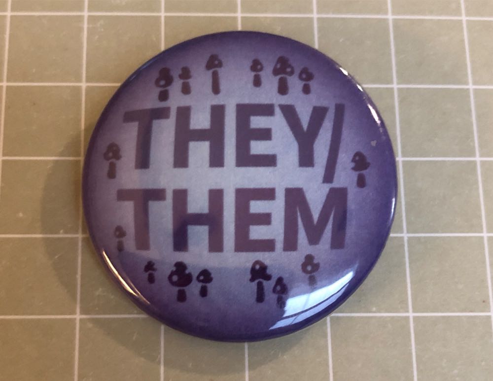 Warhammer 40,000: Round Gold Mechanicus pin