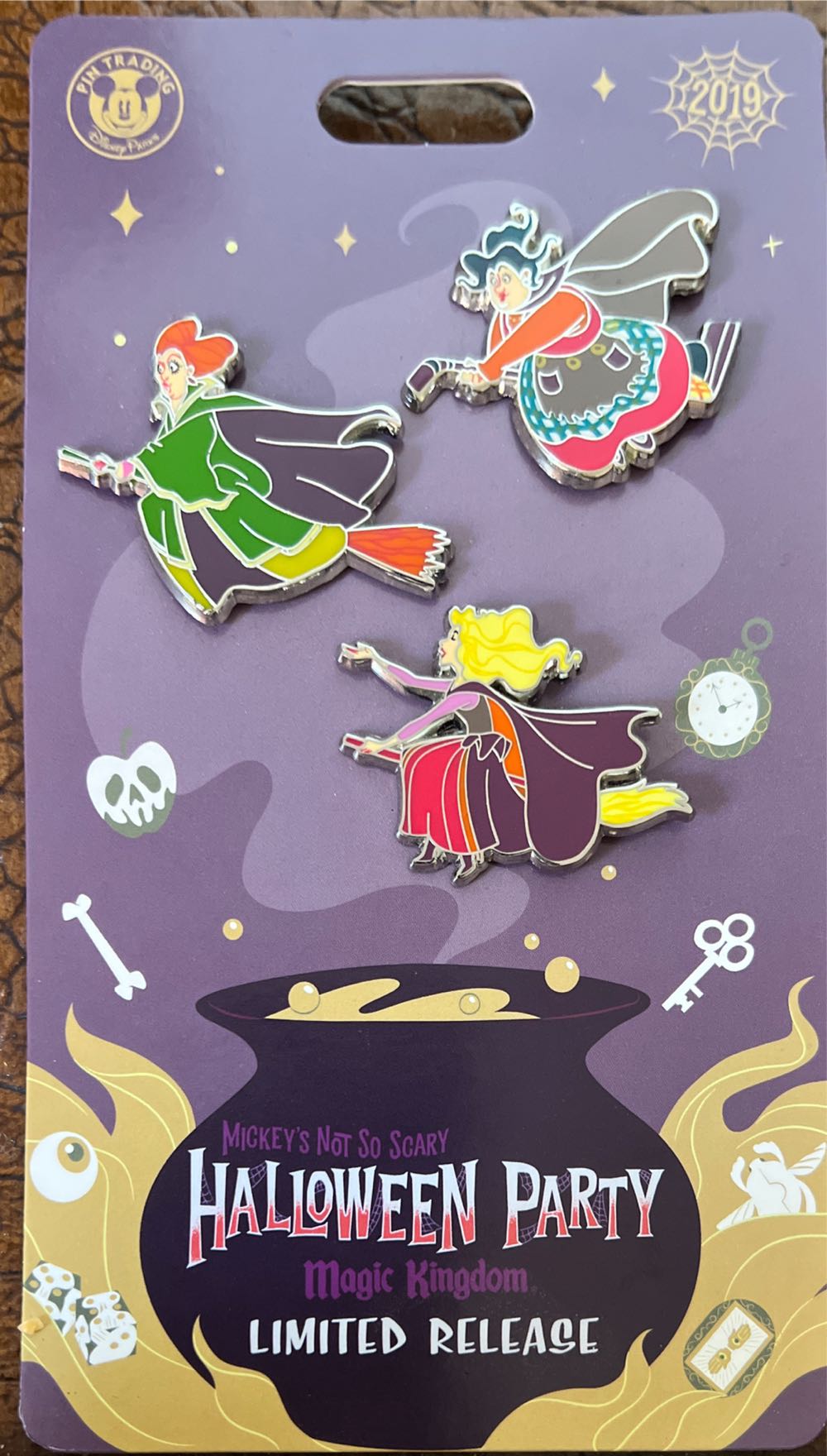Hocus Pocus Villain Spelltacular  pin collectible [Barcode 400034200054] - Main Image 2