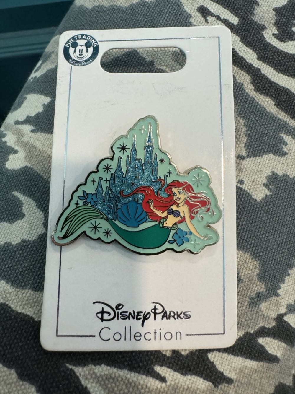 The Little Mermaid, Ariel and glitter castle - Disney Pin Trading pin collectible [Barcode 400020954114] - Main Image 2