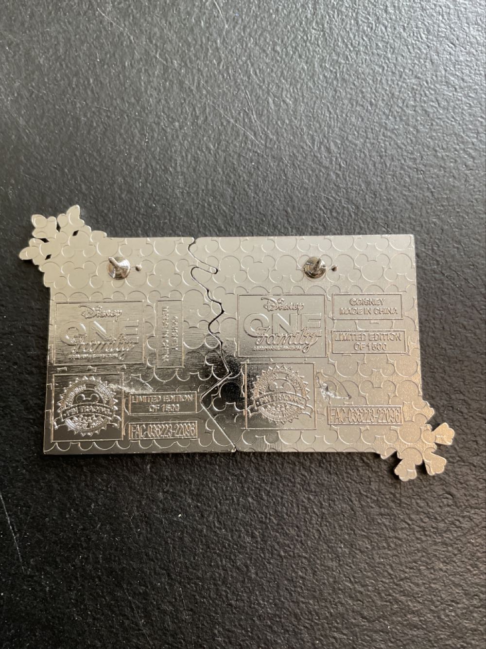 Sven & Olaf - One Family  pin collectible - Main Image 2