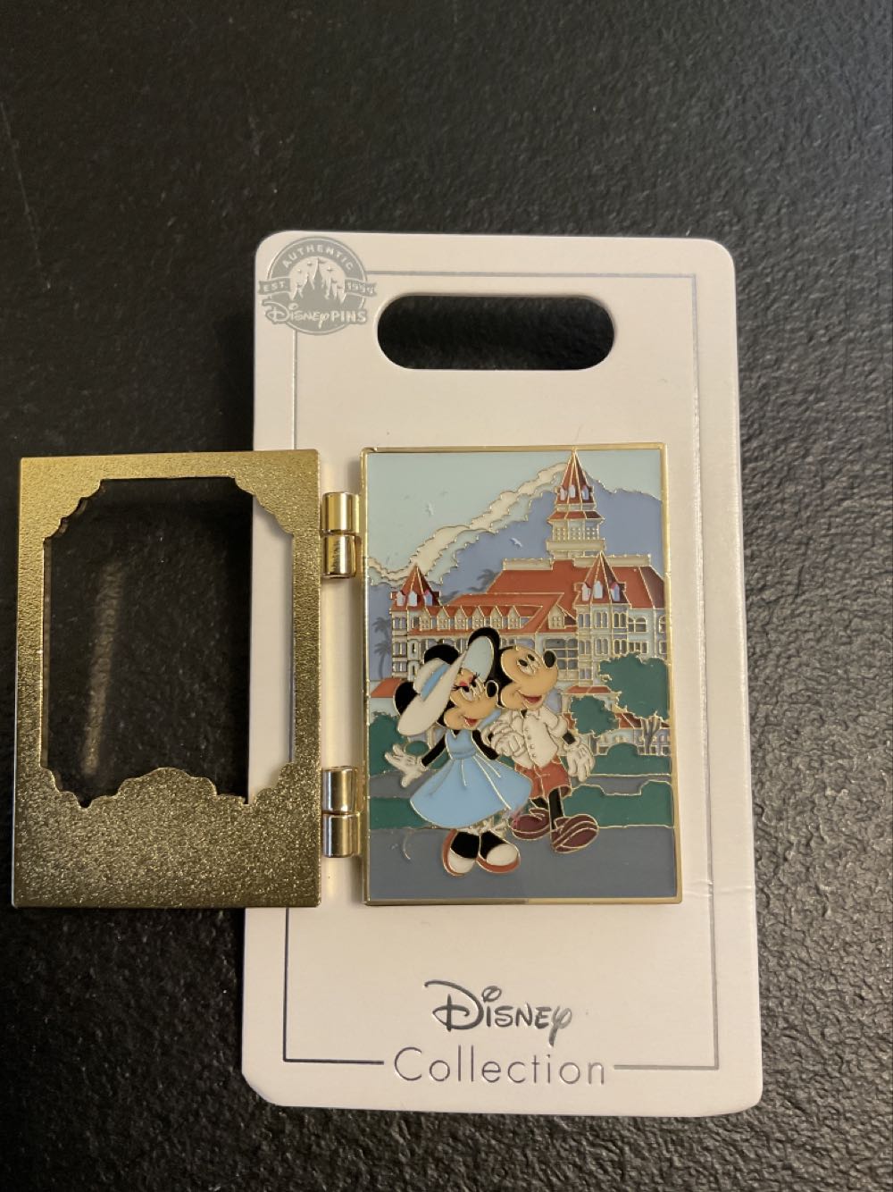 WDW - Grand Floridian - Mickey And Minnie  pin collectible - Main Image 2