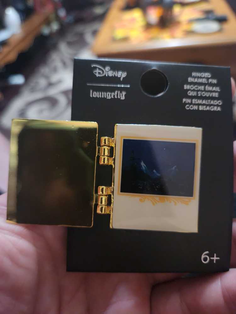 Pinocchio Storybook - Loungefly pin collectible [Barcode 16311176] - Main Image 2