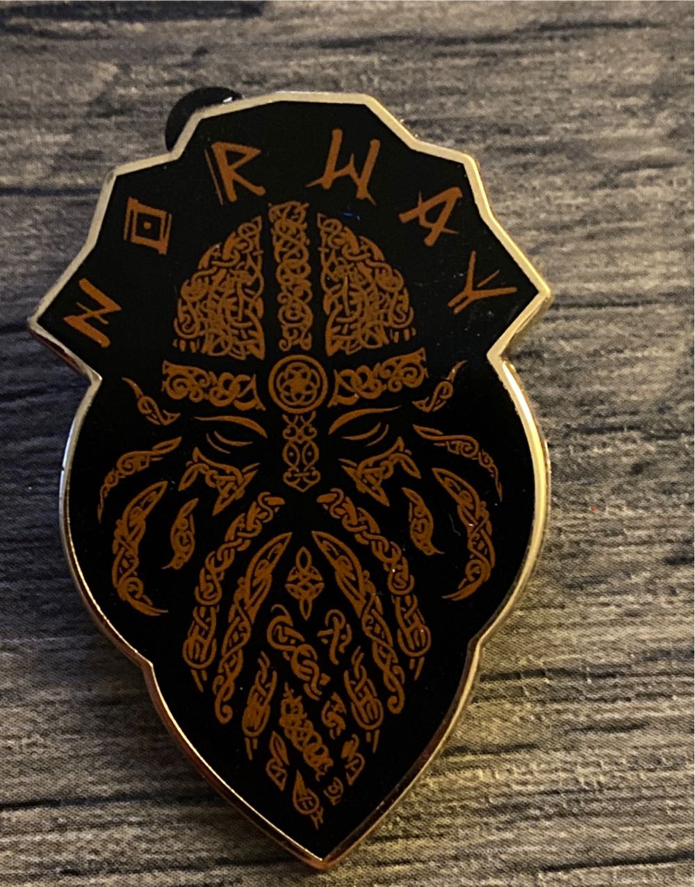 Scooby Doo: Enamel Pin Badge: Mystery Machine ...