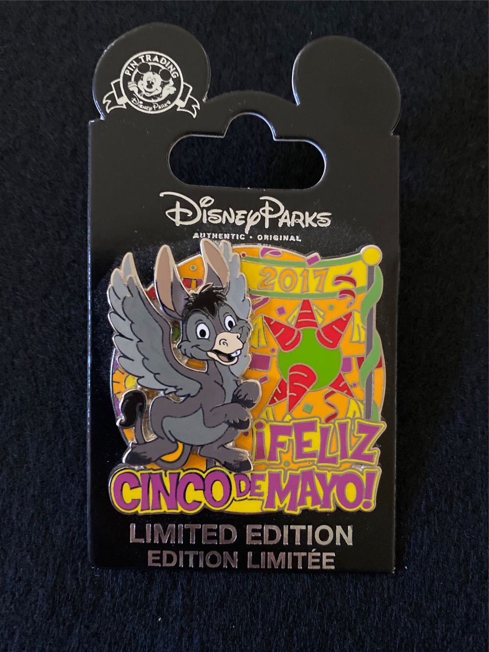 Pusheen Holding Easter Egg