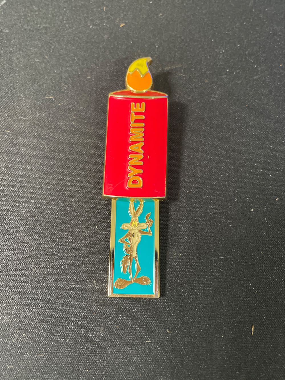 Wile E Coyote Dynamite - Enamel pin collectible - Main Image 2