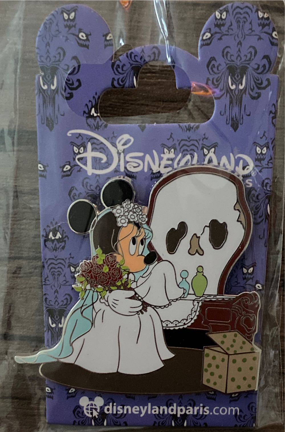 Minnie Mouse Haunted Mansion Disneyland Paris  pin collectible - Main Image 1