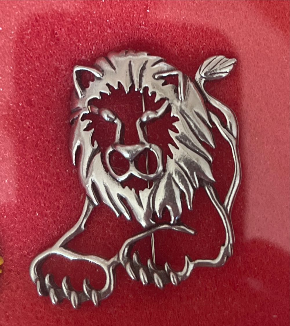 Vintage LION BRAVE Silver Tone Classy Brooch Pin From The 80s  pin collectible - Main Image 2