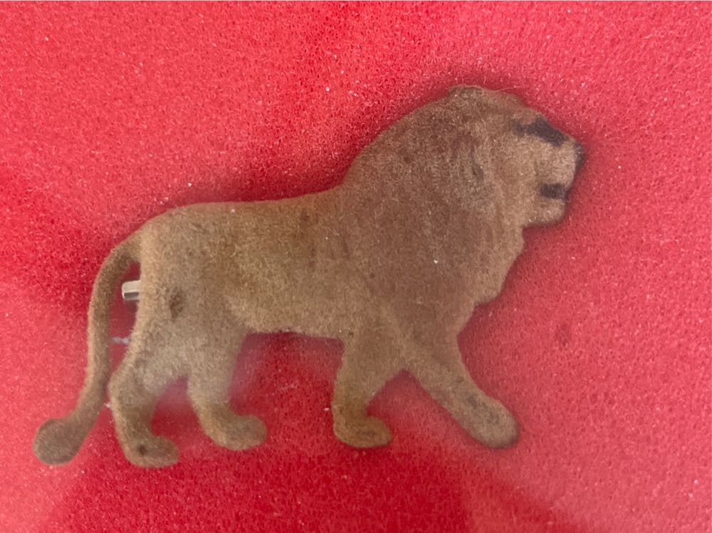 Winnie The Pooh - Small Eating Honey