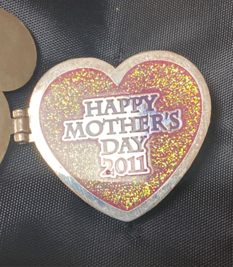 Minnie Mouse Mother’s Day  pin collectible - Main Image 2