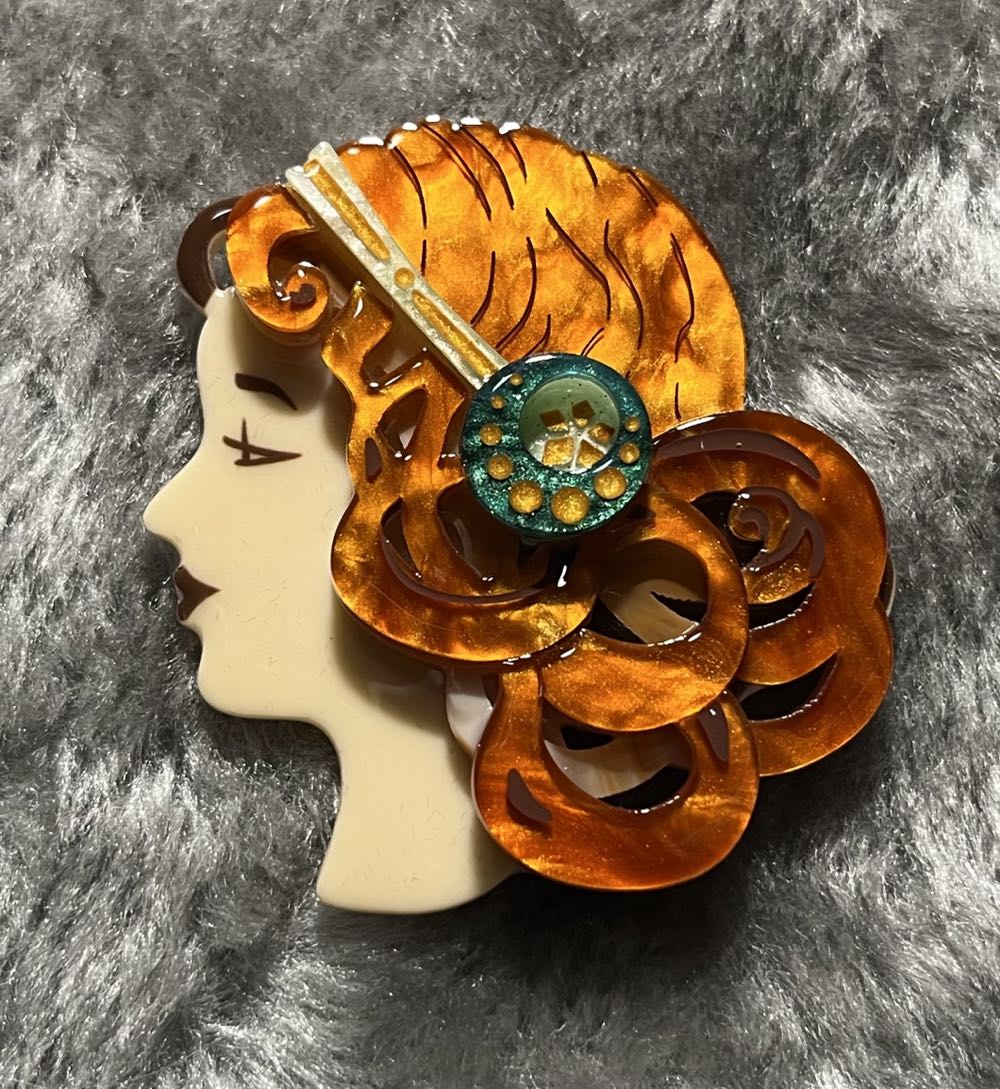 Erstwilder - Mademoiselle Bernhardt - Brooch pin collectible - Main Image 2