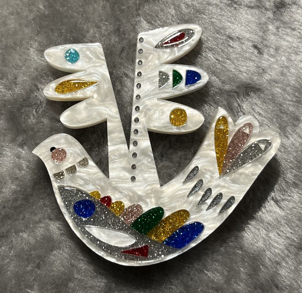 Erstwilder - Peaceful Flight - Brooch pin collectible - Main Image 2