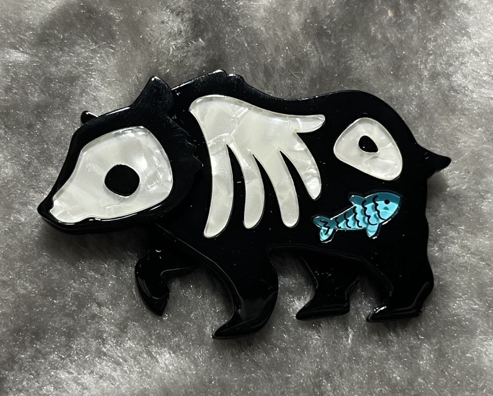 Erstwilder - Grizzly Gruesome - Brooch pin collectible - Main Image 2