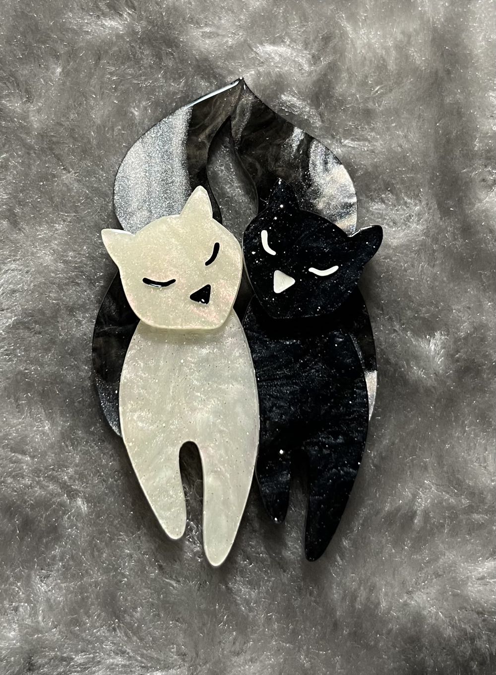 Erstwilder - The Lovecats (black & white) - Brooch pin collectible - Main Image 2