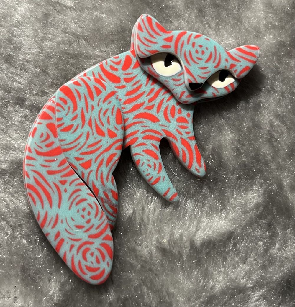 Erstwilder - Lena the Lazy Cat - Brooch pin collectible - Main Image 2
