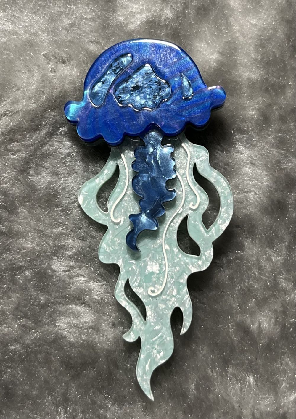 Erstwilder - Slippin’ Under (blue) - Brooch pin collectible - Main Image 2