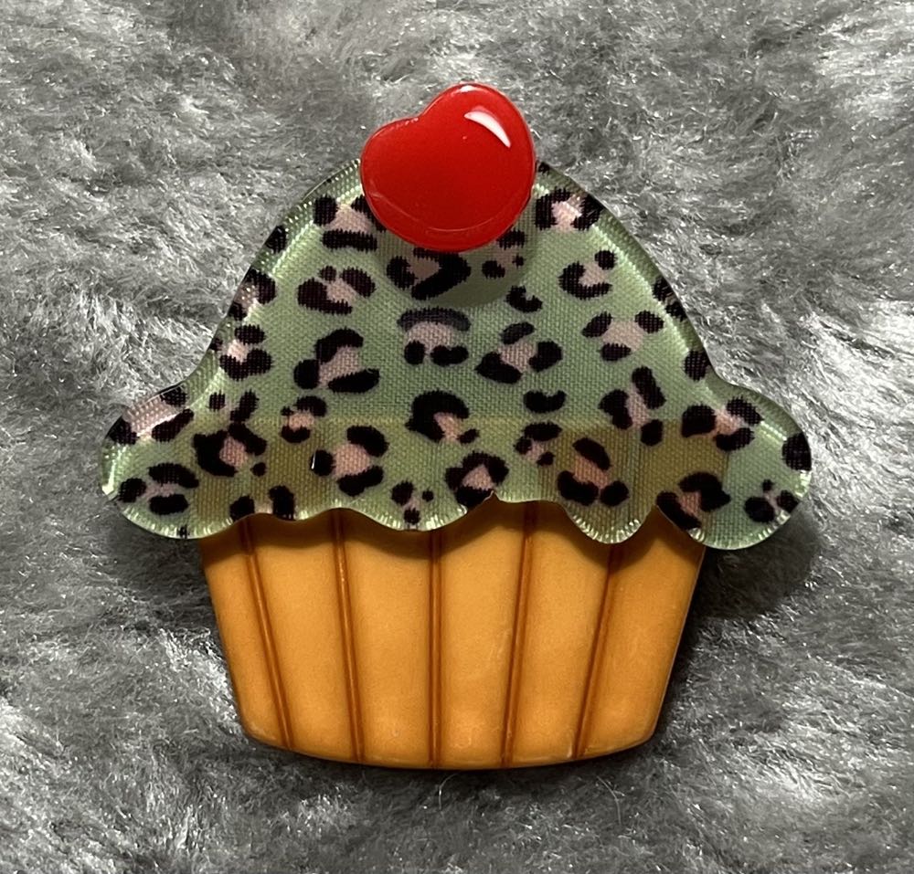 Erstwilder - Kimberley’s Cupcake Bake - Brooch pin collectible - Main Image 2