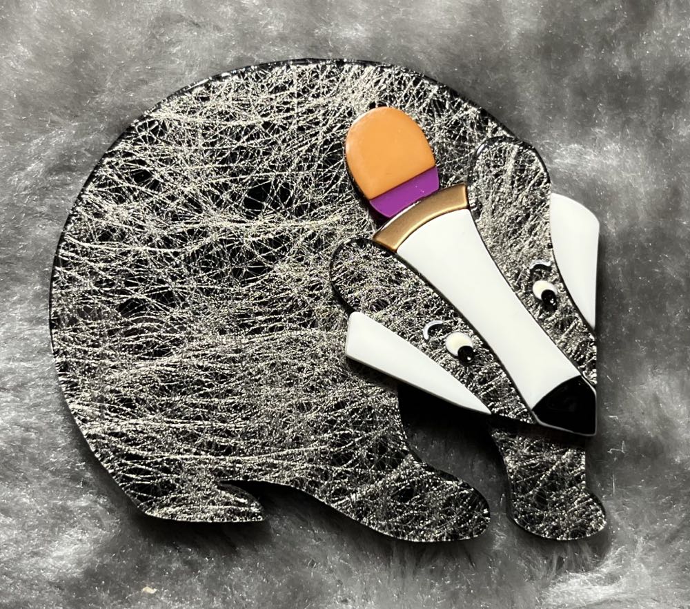 Erstwilder - Benny Badger - Brooch pin collectible - Main Image 2