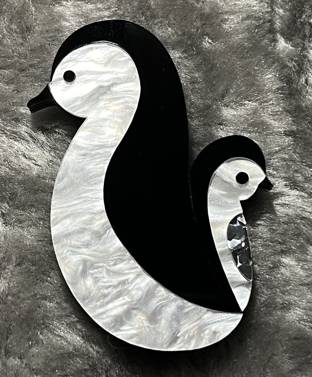 Deer Arrow - Got Your Back - Brooch pin collectible - Main Image 2