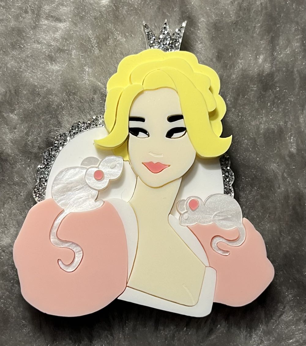 Deer Arrow - Cindy - Brooch pin collectible - Main Image 2