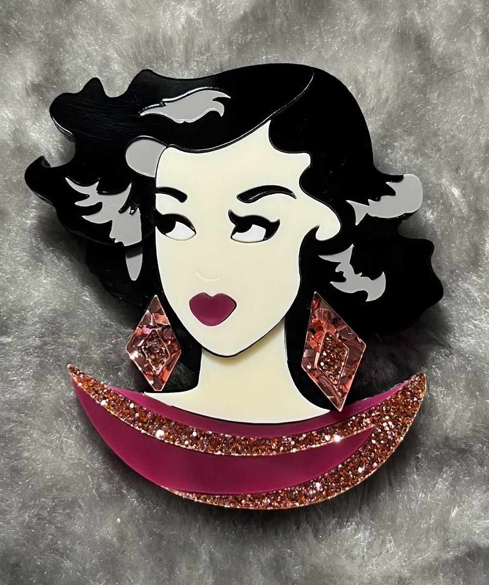 Deer Arrow - Nicole - Brooch pin collectible - Main Image 2