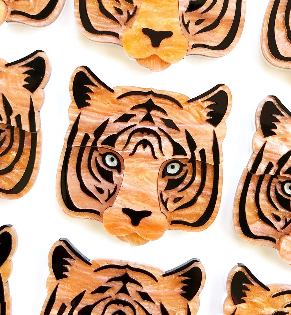 Deer Arrow - Titus the Tiger 2.0 (orange) - Brooch pin collectible - Main Image 4