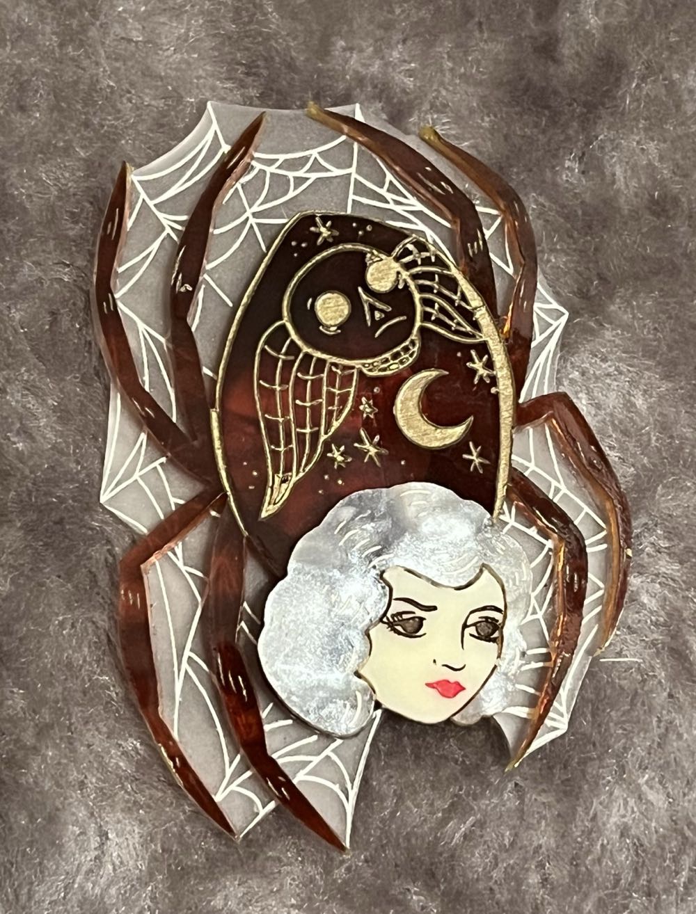 Kirbee Lawler - Spider Lady (light tortoiseshell) - Brooch pin collectible - Main Image 4