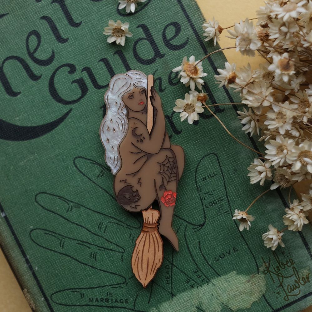 Kirbee Lawler - Broomstick Witch (white haired) - Brooch pin collectible - Main Image 3