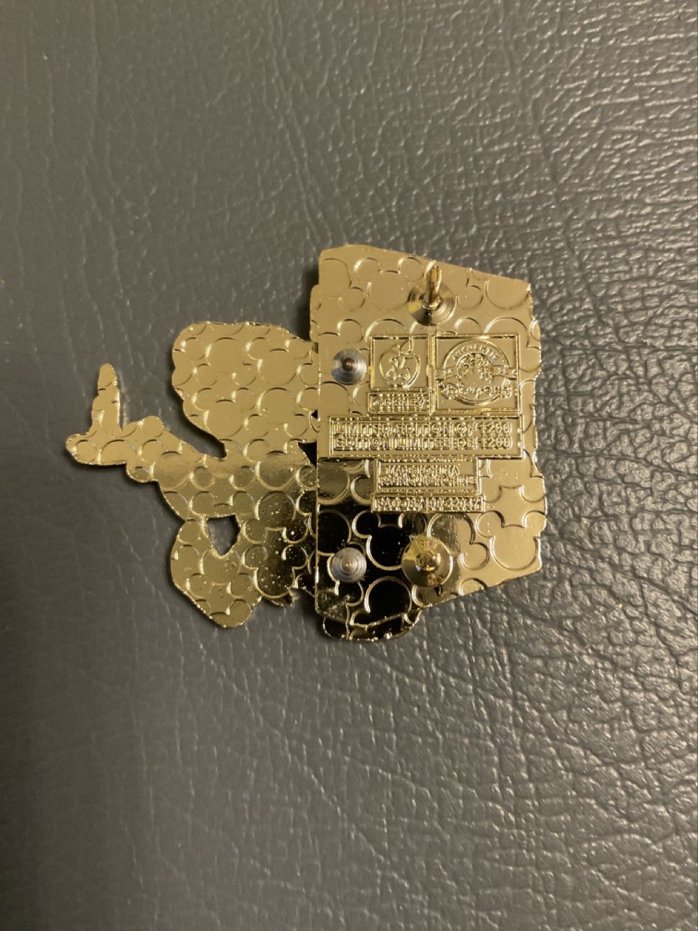 Snow White - Dopey Carrying Candle - Hidden Mickey  pin collectible - Main Image 2