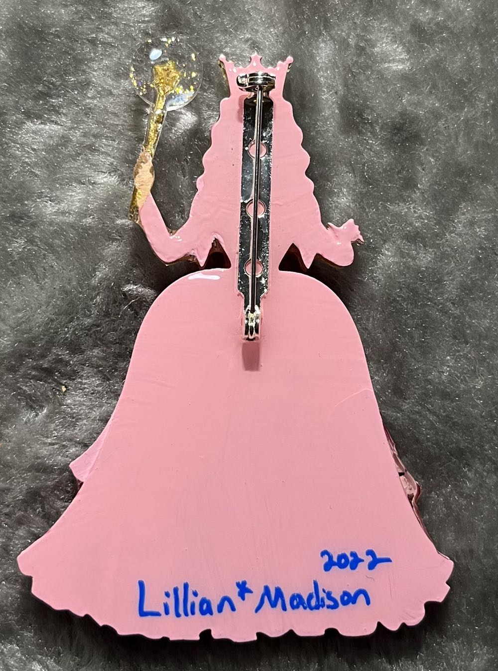 Lillian*Madison - Glinda - Brooch pin collectible - Main Image 3