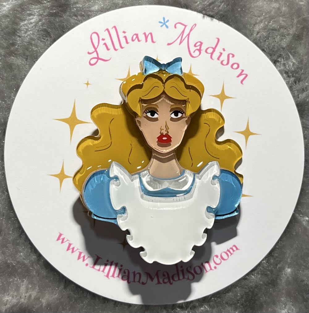 Lillian*Madison - Alice Portrait - Brooch pin collectible - Main Image 2