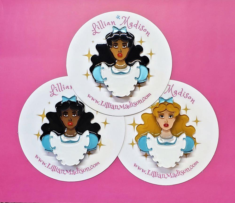Lillian*Madison - Alice Portrait - Brooch pin collectible - Main Image 4