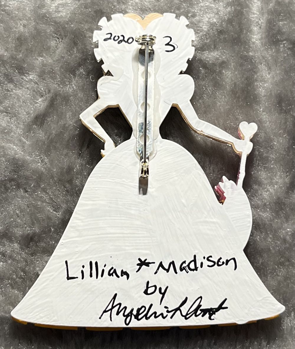 Lillian*Madison - Queen of Hearts - Brooch pin collectible - Main Image 3