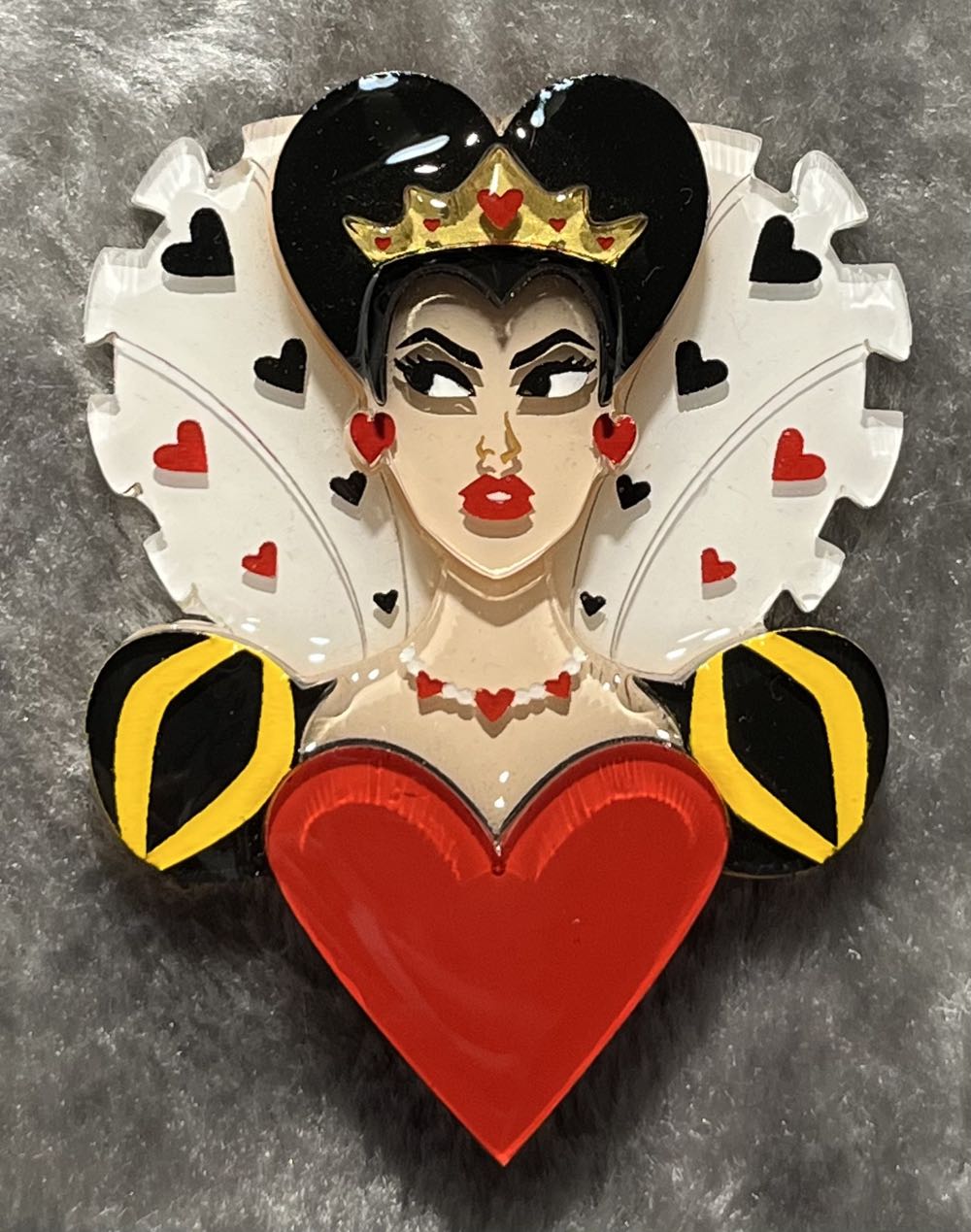 Lillian*Madison - Queen of Hearts (portrait) - Brooch pin collectible - Main Image 3