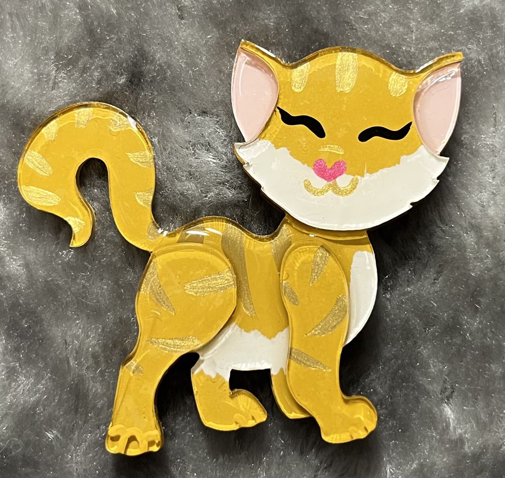 Lillian*Madison - Goldie the Cat - Brooch pin collectible - Main Image 3