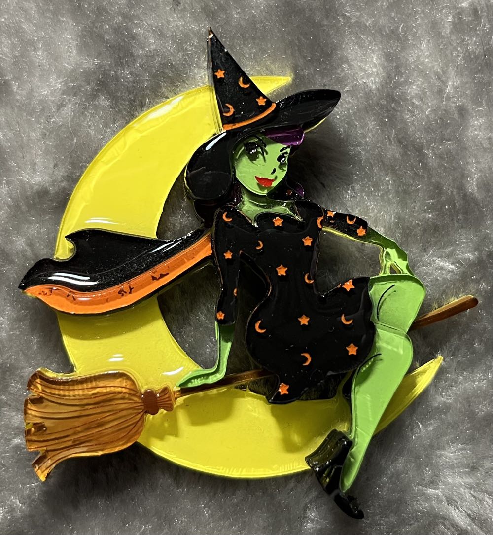 Lillian*Madison - Bewitched (green) - Brooch pin collectible - Main Image 3