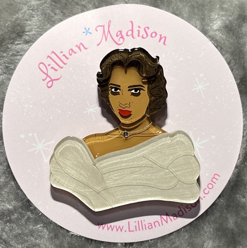 Lillian*Madison - Dorothy’s Portrait - Brooch pin collectible - Main Image 2