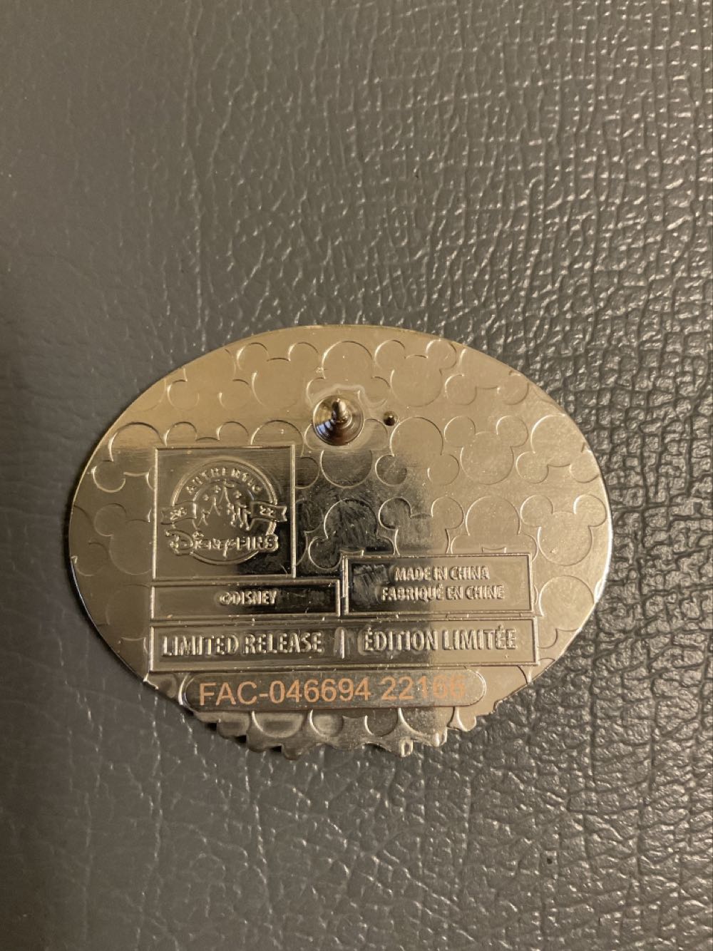 Goofy & Max - Christmas 2022 - Ltd Release  pin collectible - Main Image 2