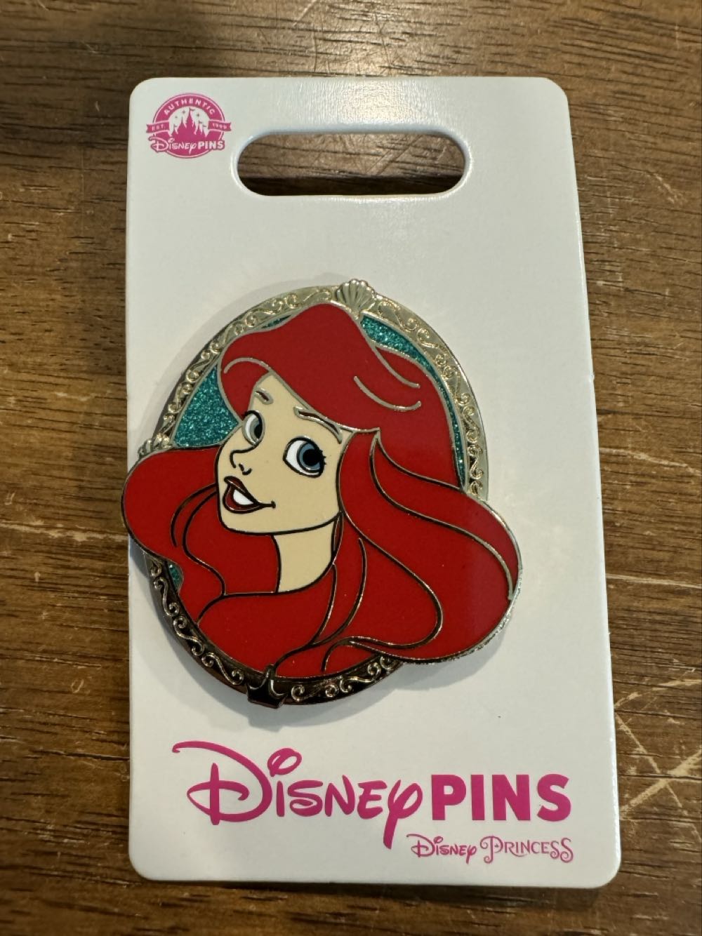 Princess Portrait Frame - Ariel - Glitter pin collectible [Barcode 400951069185] - Main Image 2