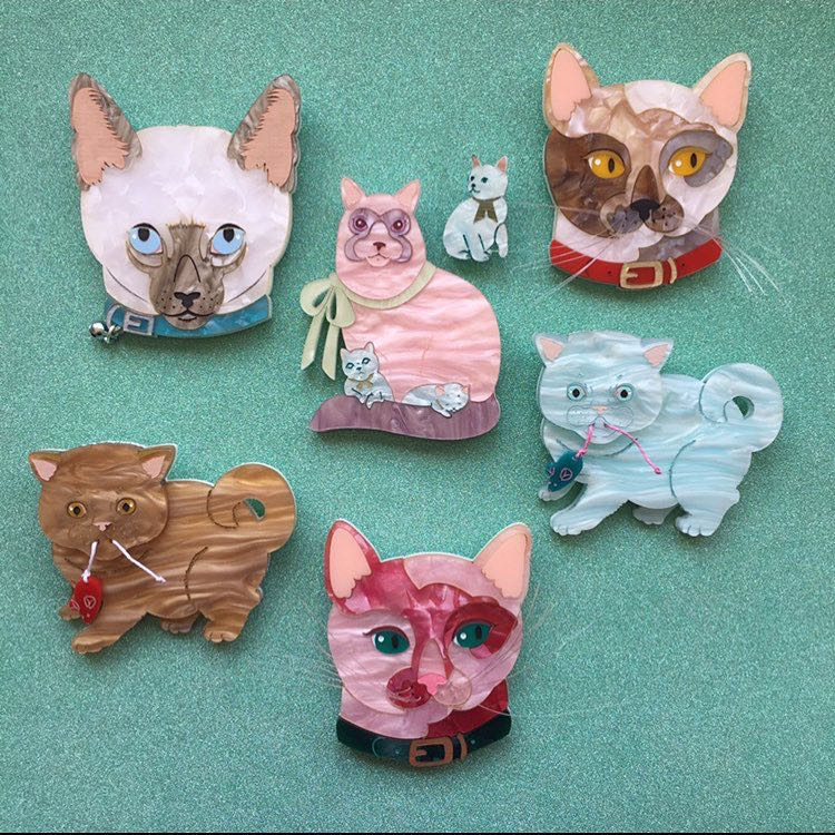 The Storybook Rabbit - Kevin the Kitten - Brooch pin collectible - Main Image 4