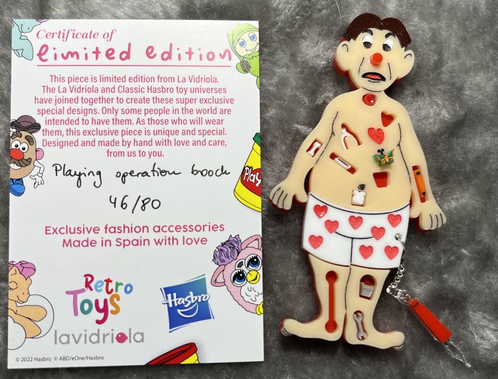 La Vidriola - Playing Operation - Brooch pin collectible - Main Image 2