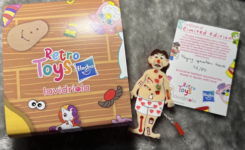 La Vidriola - Playing Operation - Brooch pin collectible - Main Image 4