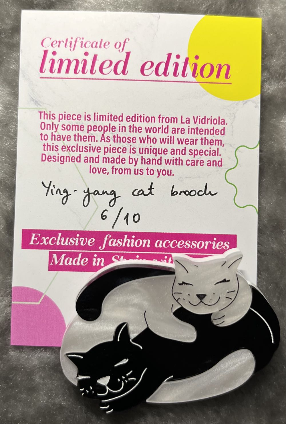 La Vidriola - Yin-Yang Cats - Brooch pin collectible - Main Image 2