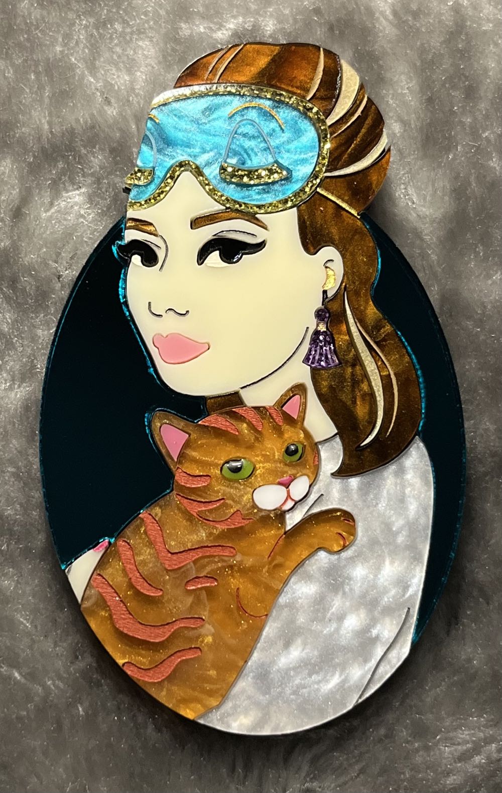 TMOMJ - Holly and Wild Thing (statement) - Brooch pin collectible - Main Image 2