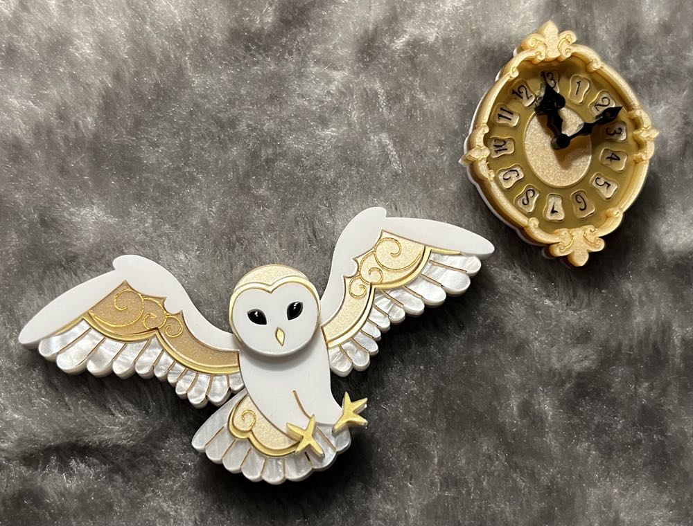 TMOMJ - Labyrinth 13 Hour Clock and Owl - Brooch pin collectible - Main Image 2
