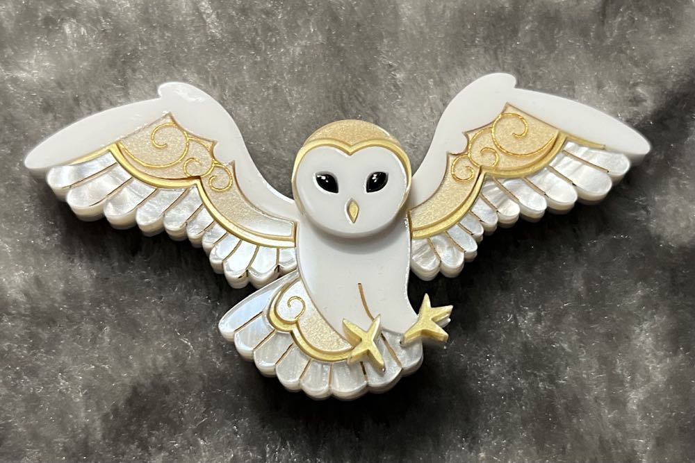 TMOMJ - Labyrinth 13 Hour Clock and Owl - Brooch pin collectible - Main Image 3