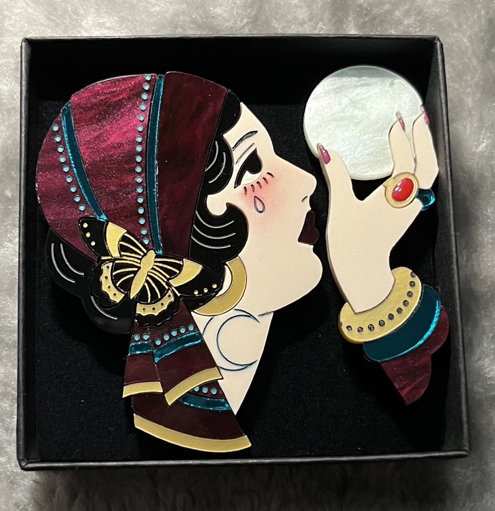 TMOMJ - Fortune Teller - Brooch pin collectible - Main Image 3