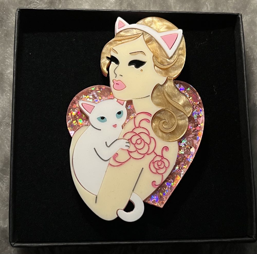 TMOMJ - Just a Girl and Her Cat (pretty in pink) - Brooch pin collectible - Main Image 3