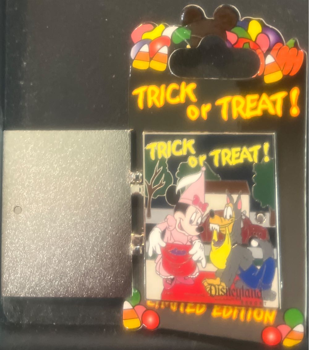 Trick Or Treat Halloween 2009  pin collectible [Barcode 400016543599] - Main Image 2