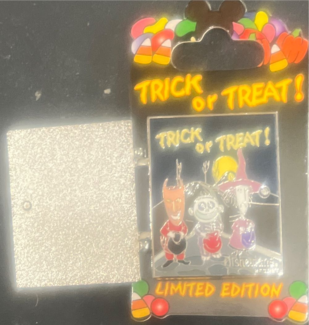 Trick Or Treat 2009  pin collectible [Barcode 400016543346] - Main Image 2